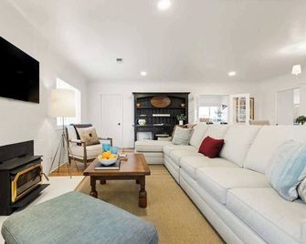 Orange Blossom Cottage Near Sequoias w/EV Charger - Exeter - Sala de estar