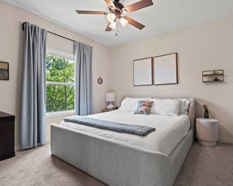 Skyline | Hot tub | Rooftop Patio | Amazing Views - Kansas City - Bedroom