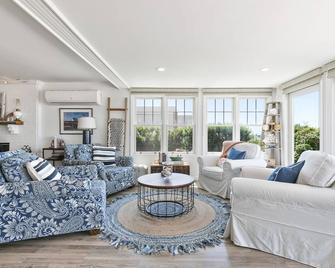 Beach front home - Old Saybrook - Вітальня