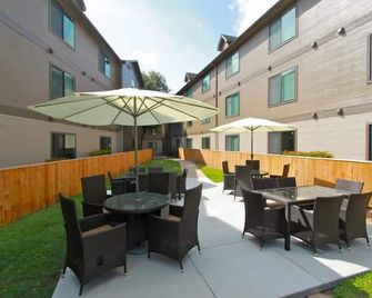 Peaceful 2BR king beds suite next to DT w/ pool - Austin - Patio