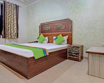 Radha Palace - Mathura - Bedroom