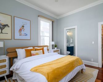 Modern Victorian Home Walking Distance To Ventura Pier and Downtown Restaurants - Ventura - Bedroom
