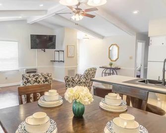 Modern Family Living – Near Food, I-85 & Hospital - Henderson - Essbereich