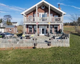 Romantic Waterfront Escape-Fireplace-Sunset Views - Amherst - Bâtiment