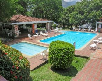 Superior Familiar - San Jerónimo - Piscina