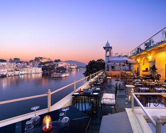 Sarovar - Lake Facing Boutique Hotel On Lake Pichola - אודאיפור - מרפסת