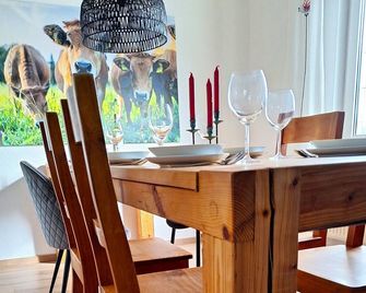 Ferienwohnung 'heuboden' auf Einem Biohof in Montabaur - Montabaur - Essbereich