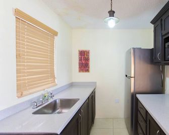 New Kingston Guest Apartment IV - Kingston - Cocina