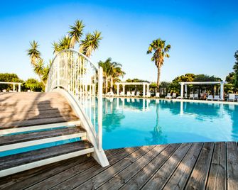 Tenuta Moreno - Mesagne - Piscine