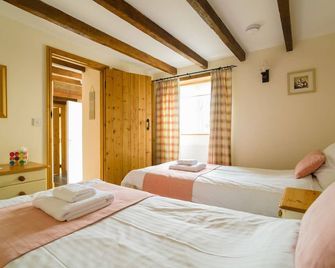 Degembris Cottages - St. Newlyn East - Bedroom