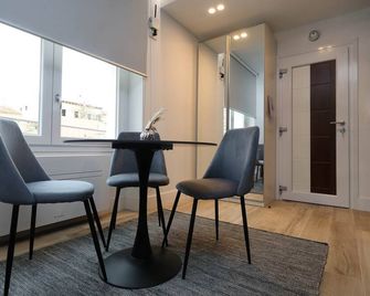 Luxury studio Garibaldi - perfect for couples - fully Equipped - Historical Centre - Olbia - Stue