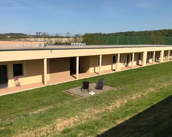 Hôtel L'Escale Périgueux Notre Dame - Sanilhac - Building