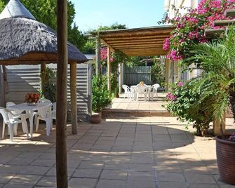 Suite 1-Doves Nest Guest House-Bed and Breakfast - Kempton Park - Innenhof