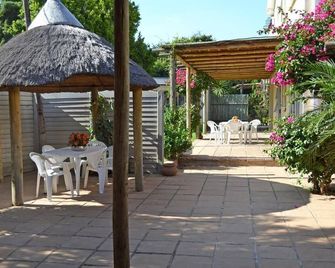 Suite 1-Doves Nest Guest House-Bed and Breakfast - كمبتون بارك - شرفة مرصوفة