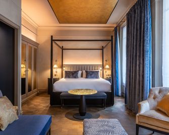 Hotel de Montesquieu - Paris - Bedroom
