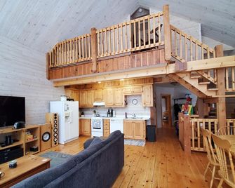 Play & Stay in Algonquin - Lake of Bays - Kitchen