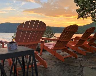 Beautiful & Peaceful Lake George Waterfront With Awesome Sunsets. Beach Nearby! - Ticonderoga - Balcony