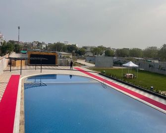 The Carnation Hotel & Resort - Jaipur - Uima-allas