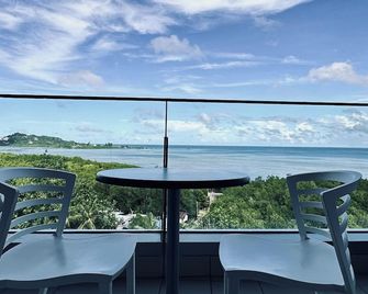 West Plaza Hotel at Lebuu Street - Koror - Balkon