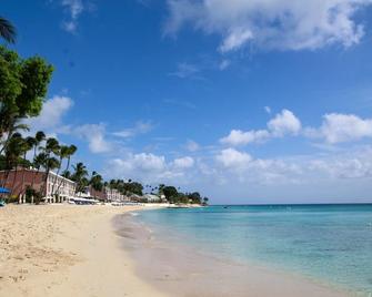 Large Townhouse with Plunge Pool, 3 mins from Beach - Turtle View 2 by BSL Rentals - Holetown - Beach
