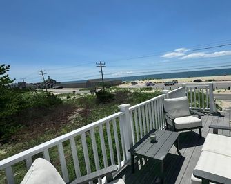 Ocean Cottage for 2 (maybe 4 - Centerville - Parveke