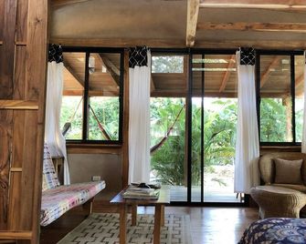 Playa Pelada Beachfront Bungalow at villas Ecositas Nosara - Nosara - Sala de estar
