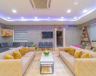 Sayanora Hotel - Side - Lounge