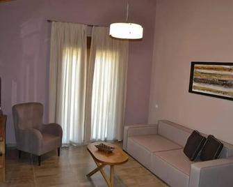 Kedros Chalet - Ágios Dimítrios - Sala de estar