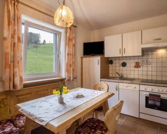 Apartment 'Kirchblick' near Ski & Hiking Areas with Mountain View, Wi-Fi & Garden - Terenten - Küche