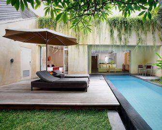 Bali Island Villas and Spa Seminyak - Kuta - Piscina