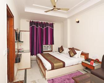 Hotel O Western - New Delhi - Bedroom