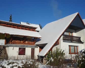 Sunny Terrace & Quiet Stay - Friedrichroda - Building
