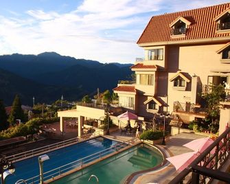 Chunjing Hill View Villa - רן-איי - בריכה