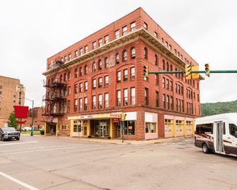 OYO Hotel Bradford Main St Pa - Bradford - Building