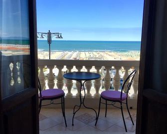 Villa Tina Hotel - Viareggio - Parveke