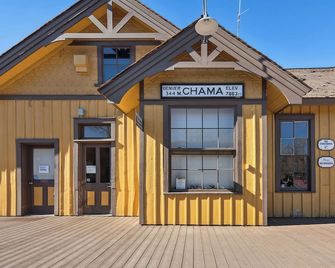 Single Tree Cottage - Walk to Downtown Chama! - Chama - Building