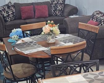 Victoria's Place Unit B, Charming 2-bedroom apartment with AC, WiFi - Carenage