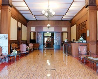 Hotel Candi Baru - סמראנג - דלפק קבלה