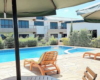 Osiligi White Resort - Athi River - Piscina