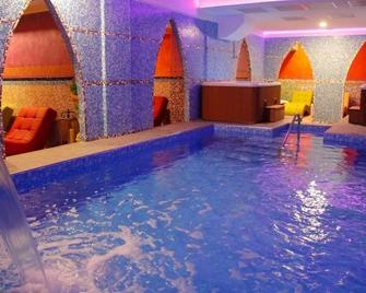 Impero Hotel Beauty & Spa - Bike Hotel - Cantello - Pool