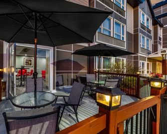 Microtel Inn & Suites by Wyndham Timmins - Timmins - Balkón