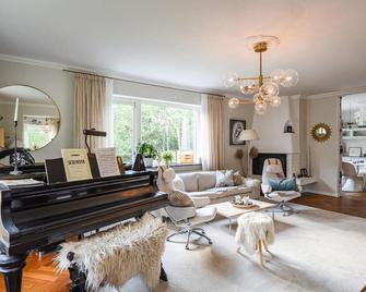 Stunning home in Göteborg with sauna - Göteborg - Olohuone