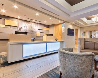 Holiday Inn Express & Suites Lake Zurich-Barrington By IHG - Lake Zurich - Edificio