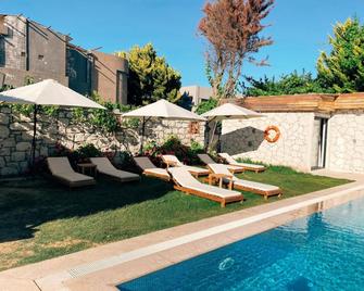 Limon Butik Otel - Cesme - Piscina