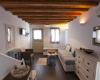 Aliktypo Studios - Livadi - Living room