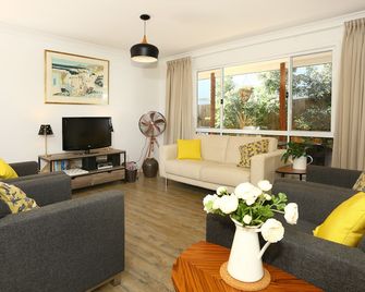 Songbird Lodge near Surfers Paradise Pet Friendly - Southport - Wohnzimmer