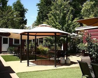 Elm Lodge Bright - Bright - Patio