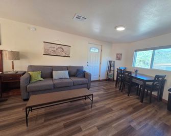 Sequoia Village - Three Rivers - Sala de estar