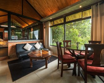 Altura Hotel - Alajuela