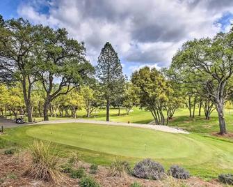 Groveland Home - Walk to Pine Mountain Lake! - Groveland